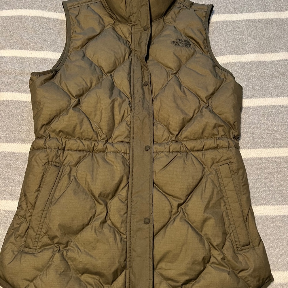 The North Face Women’s Westcliff DownVest New Taupe Green size medium